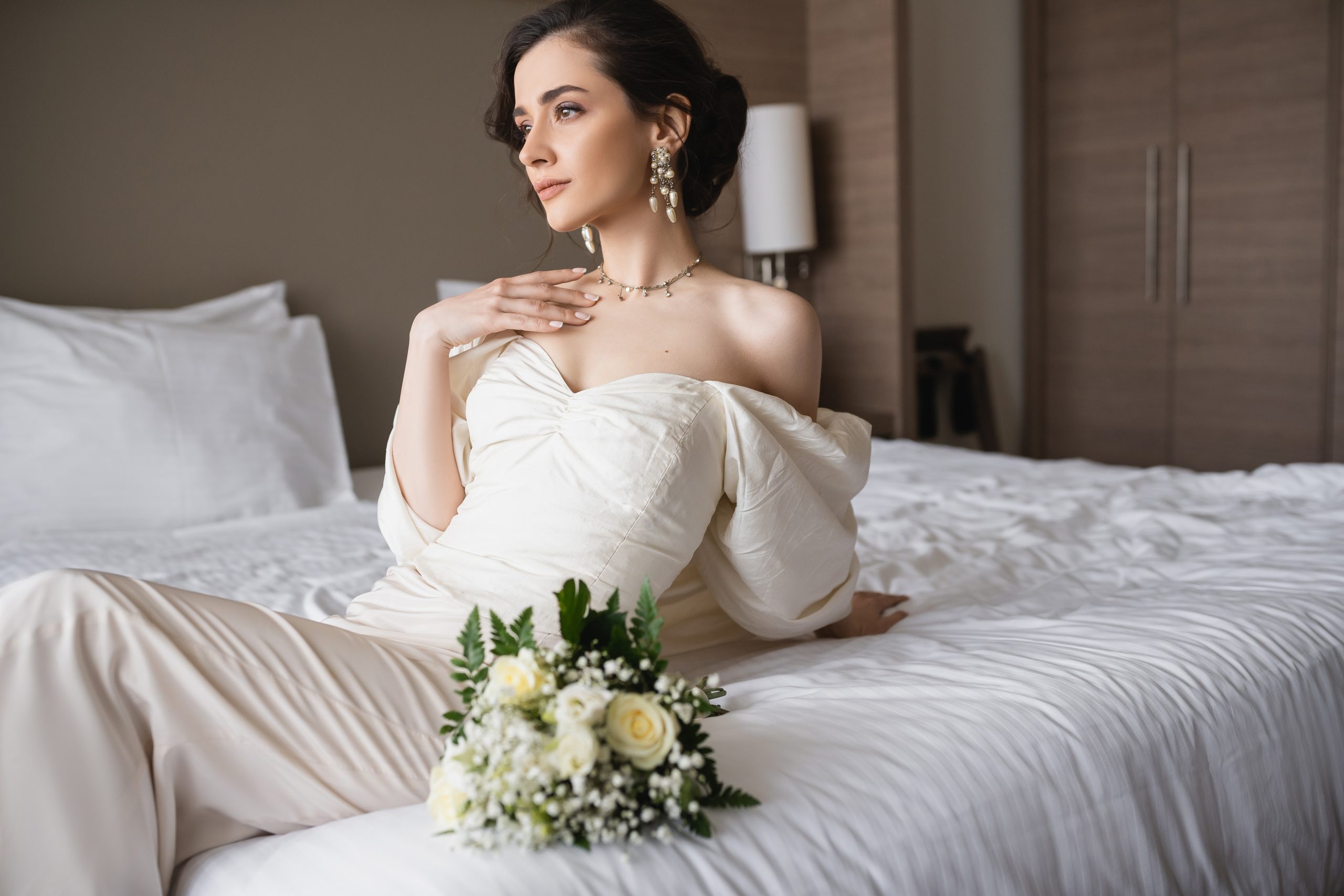 6 things the bride should have with her on her wedding day